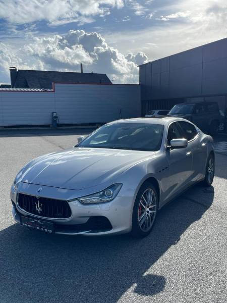 Maserati Ghibli grise vue de face à Rouen